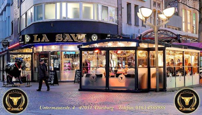 La Savi Steakhouse bei Nacht — Außenansicht Untermauerstraße 4, Duisburg